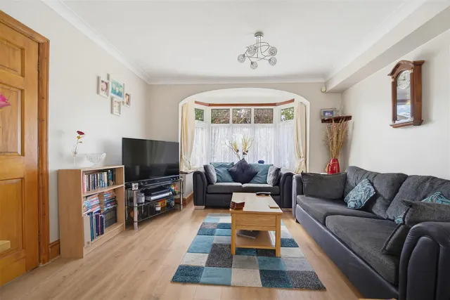 Rydal Crescent, Perivale, photo 2