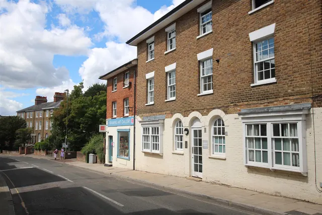 Bridge Street, Leatherhead, KT22, photo 1