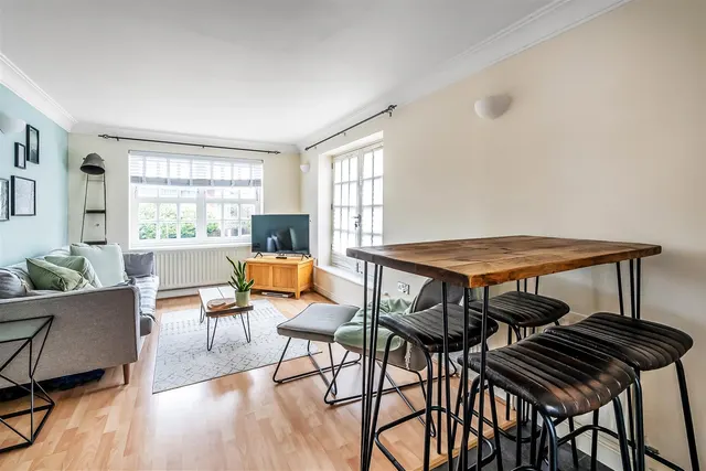 Bridge Street, Leatherhead, KT22, photo 2