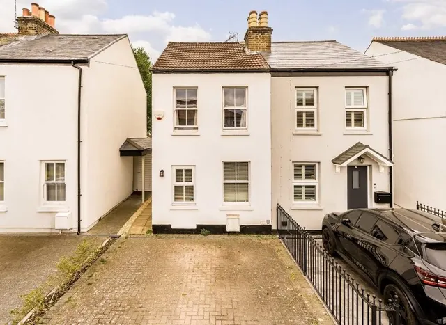 Swan Road, Feltham, TW13, photo 1