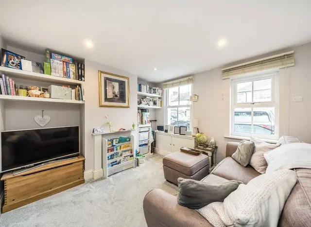 Photo 2 — Swan Road, Feltham, TW13