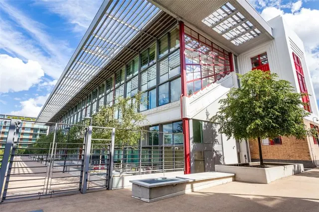 Highbury Stadium Square, London, N5, photo 1