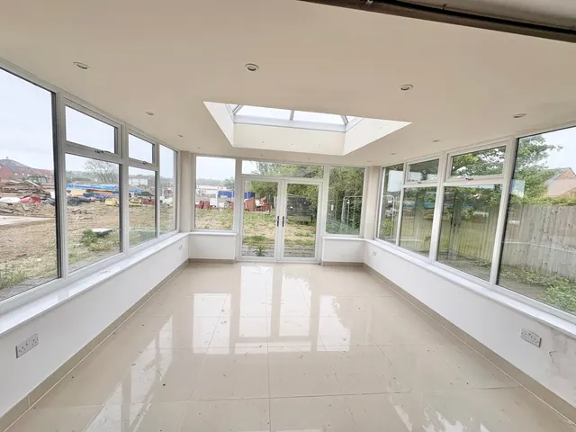 Photo 2 — Oakley House Thorn Road, Houghton Regis, Dunstable, Dunstable, LU5 6JQ