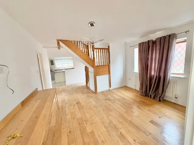 Photo 3 — Oakley House Thorn Road, Houghton Regis, Dunstable, Dunstable, LU5 6JQ