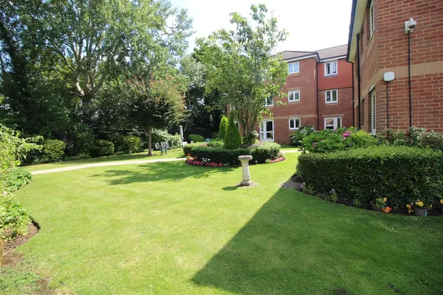 Hudsons Court,Darkes Lane, Potters Bar EN6 1DH, photo 1