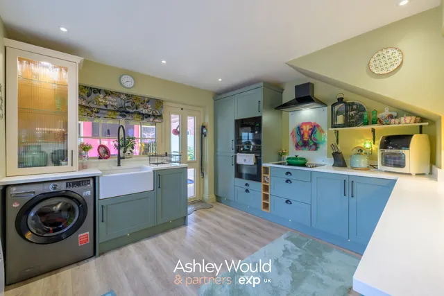 Lovett Cottage, Cutnall Green, WR9, photo 3