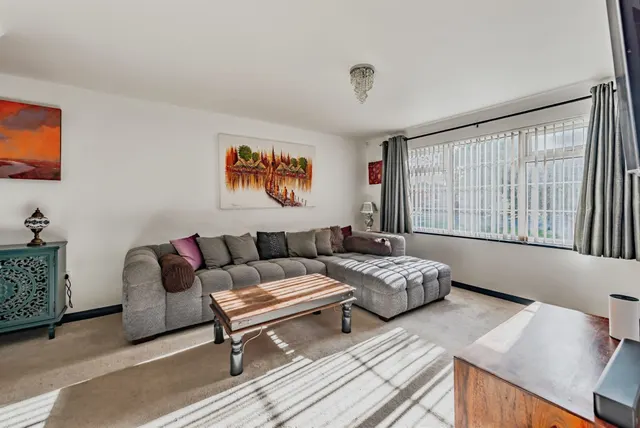 Canvey Close, Crawley, RH11, photo 3