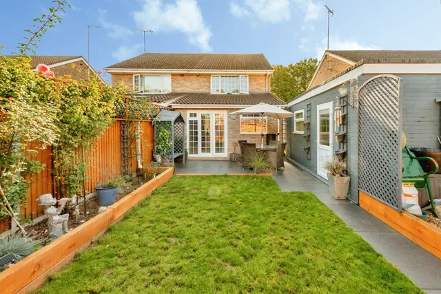 Canvey Close, Crawley, RH11, photo 2