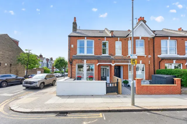 Brookwood Road, London, photo 1