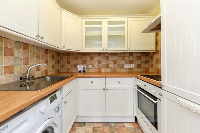 Photo 3 — Roseacre Gardens, Welwyn Garden City