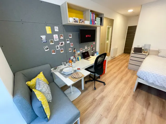 Photo 2 — Sparkford House, Winchester