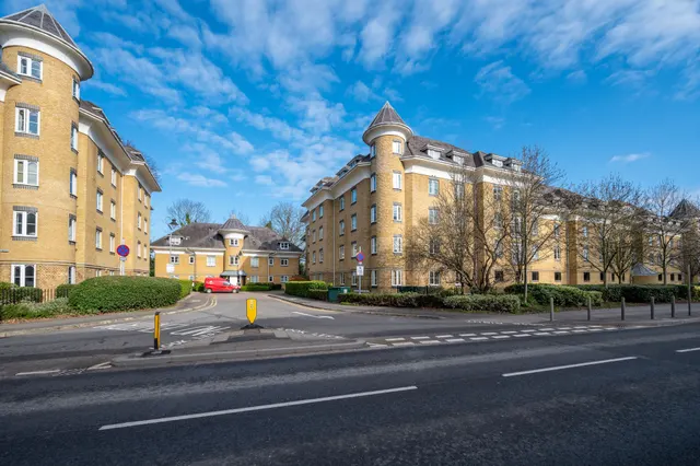 78 Century Court, Woking, photo 1