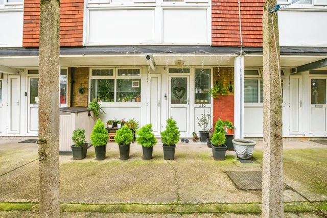 Longheath Gardens, Croydon, photo 1