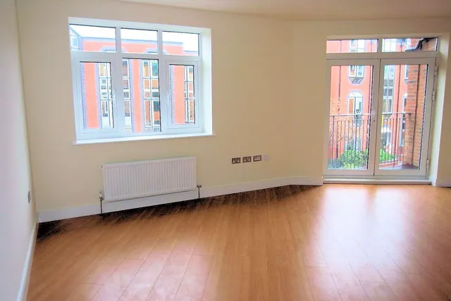 Goldsworth Road, Woking, GU21, photo 3
