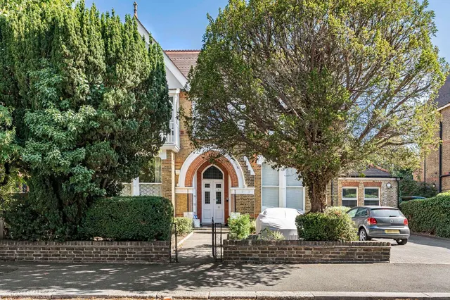 North Common Road, London, W5 2QB, photo 1
