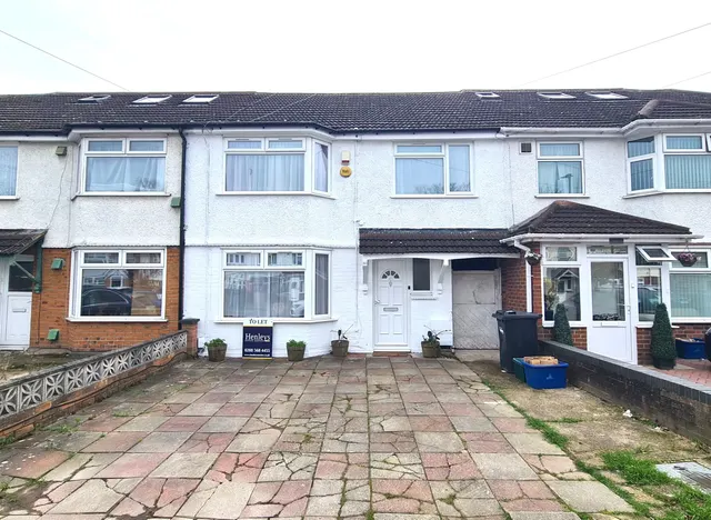 Mornington Crescent, Hounslow, photo 1