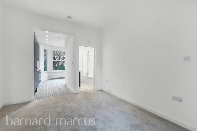 1 bedroom flat — Heathfield Road, CROYDON