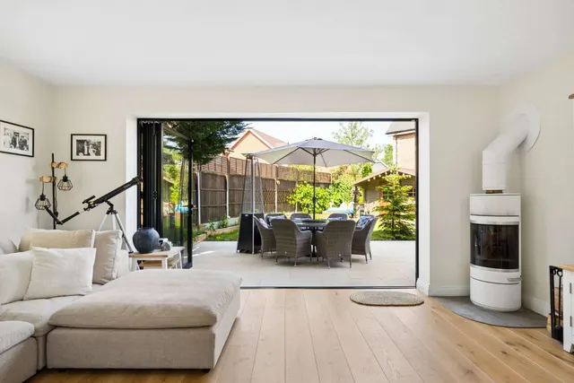 Noble Drive, West End, GU24, photo 2