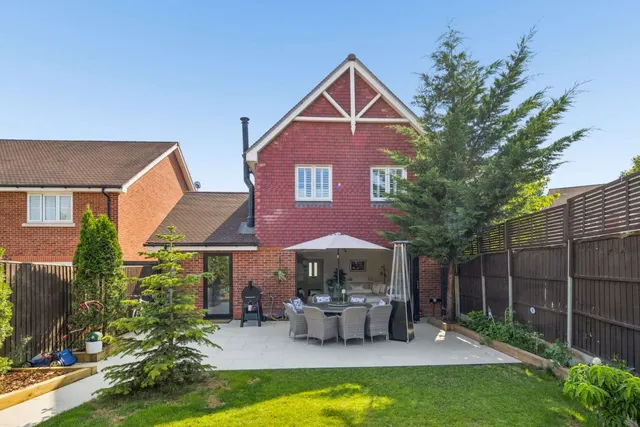 Noble Drive, West End, GU24, photo 1