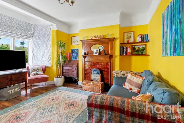 Fourth Avenue, London, E12, photo 2