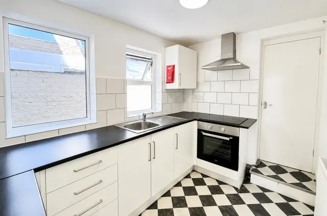 Upper Luton Road, Chatham, ME5, photo 1