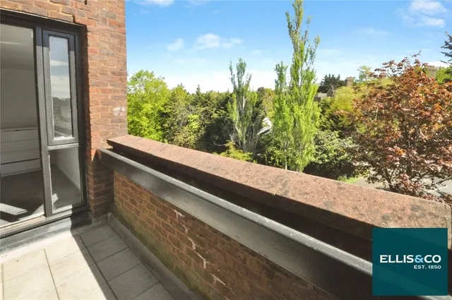Britten Close, Golders Green, NW11, photo 3
