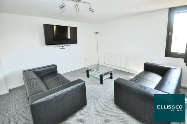 Britten Close, Golders Green, NW11, photo 2