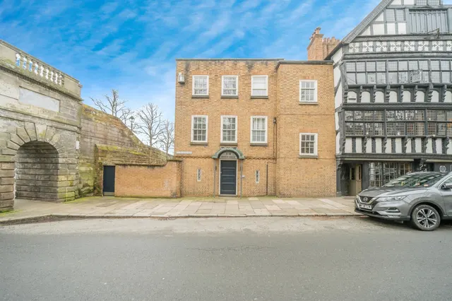Lower Bridge Street, Chester, photo 1