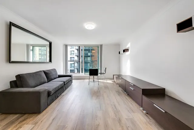 Boardwalk Place, Canary Wharf, E14, photo 1