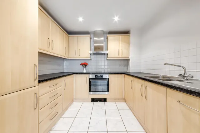Boardwalk Place, Canary Wharf, E14, photo 3