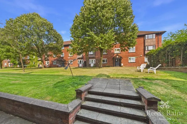Canterbury Gardens, Salford, Greater Manchester, M5, photo 1