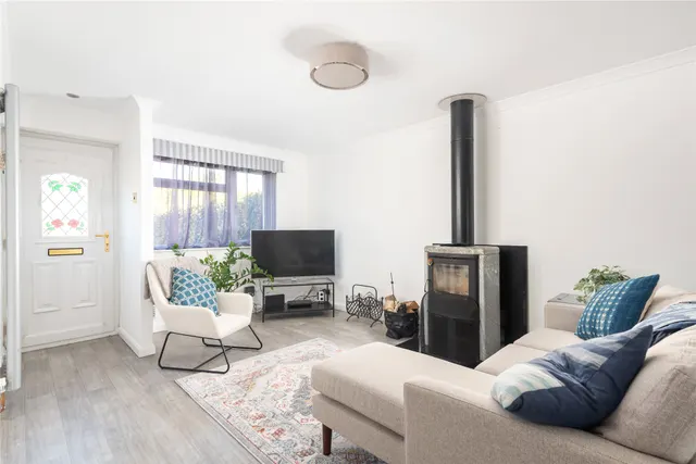 Lewis Close, Newport Pagnell, MK16, photo 3
