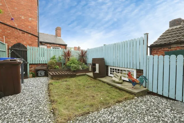 Photo 3 — Limpsfield Road, Sheffield, S9