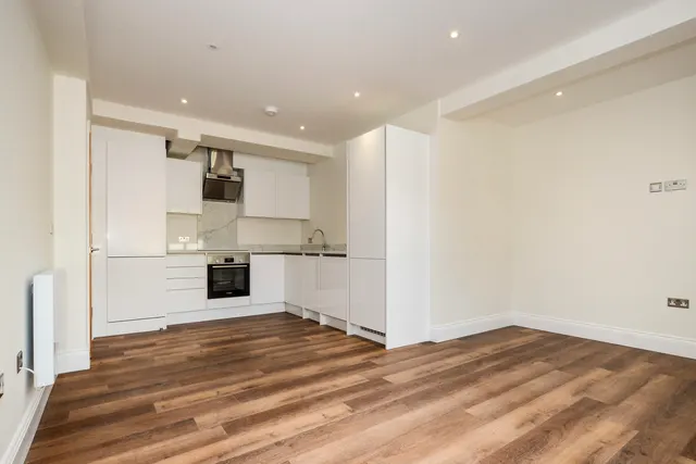High Street, Rickmansworth Fees Apply, WD3, photo 2