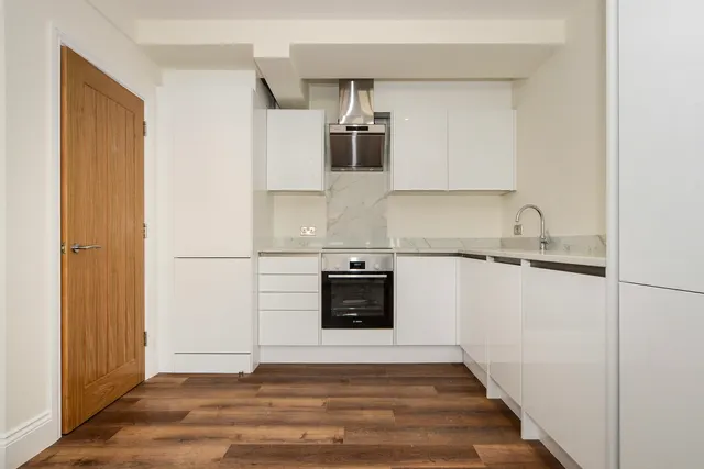 High Street, Rickmansworth Fees Apply, WD3, photo 3