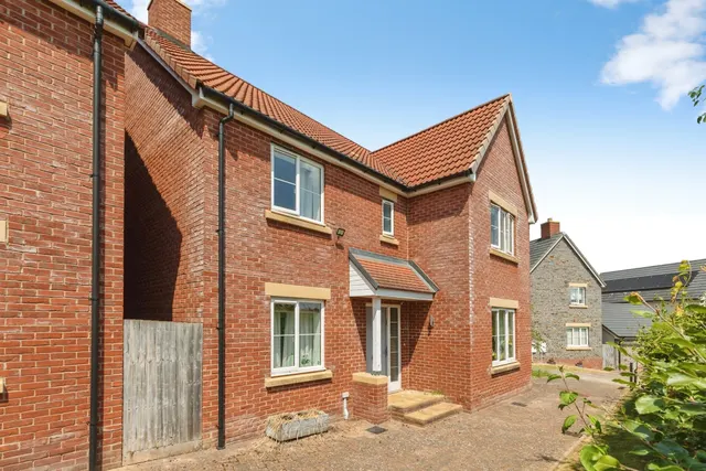 Kestrel Road, Charfield, GL12, photo 2
