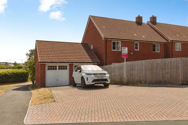 Kestrel Road, Charfield, GL12, photo 3