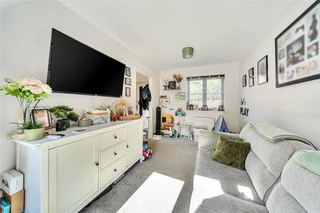 Basswood Drive, Basingstoke, RG24, photo 2