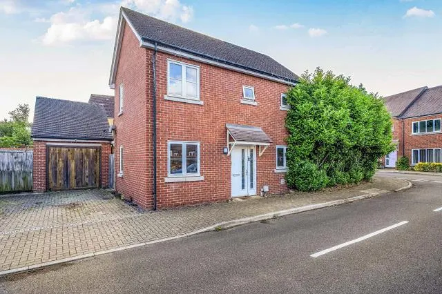 Basswood Drive, Basingstoke, RG24, photo 1