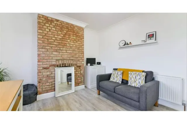 Bushey Road, London, SW20, photo 1