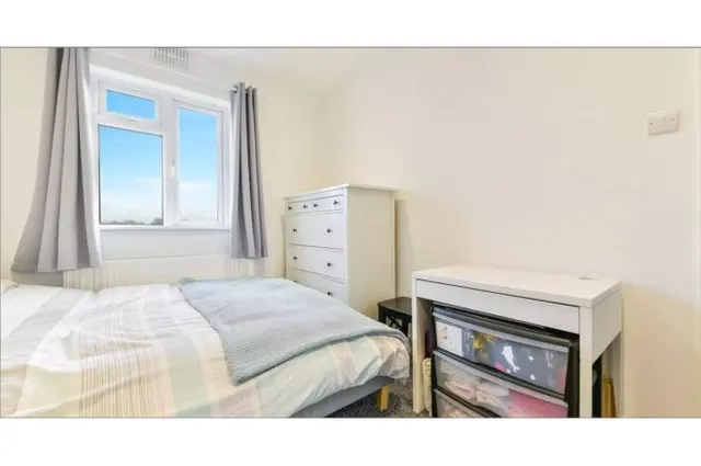 Bushey Road, London, SW20, photo 2