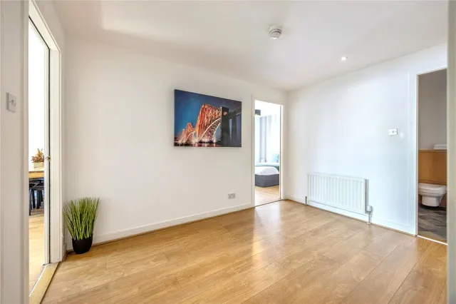 Western Harbour Terrace, Edinburgh, EH6, photo 2