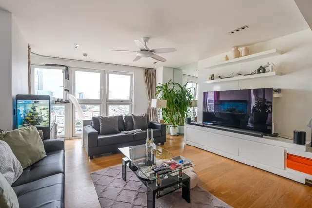 Photo 2 — 1401 New Providence Wharf, 1 Fairmont Avenue, London