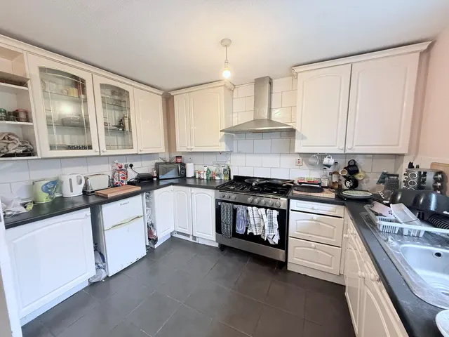 Photo 2 — Room 1, Hodgkin Close, Clifton, NG11