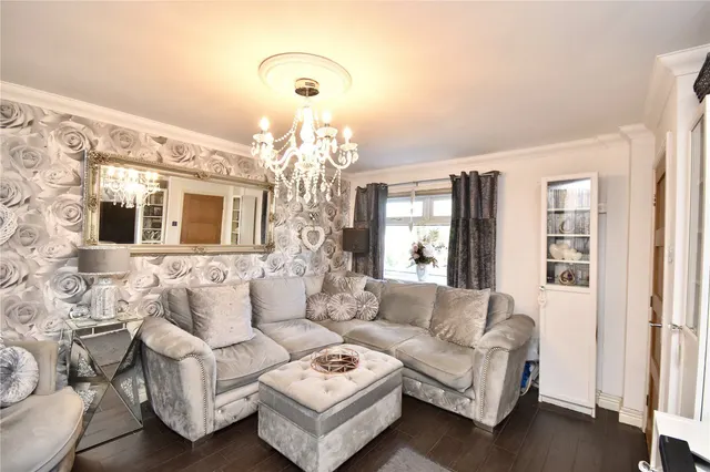Luzley Brook Road, Royton, OL2, photo 2