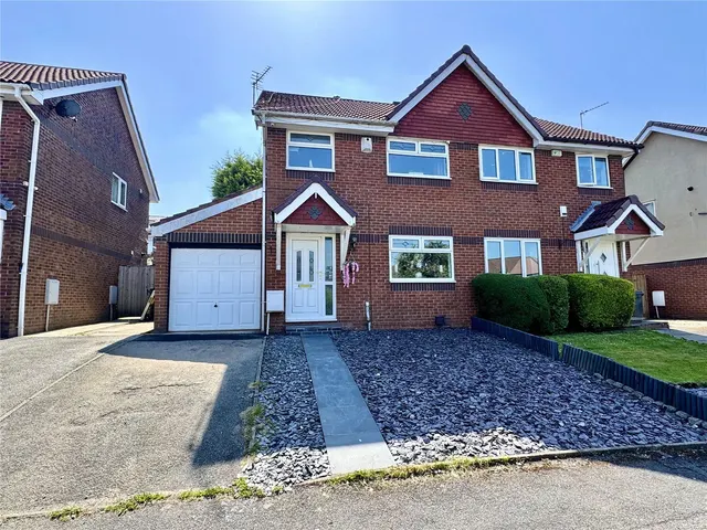 Luzley Brook Road, Royton, OL2, photo 1