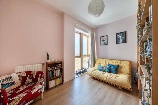 Photo 3 — Hamlet Court, London, SE6