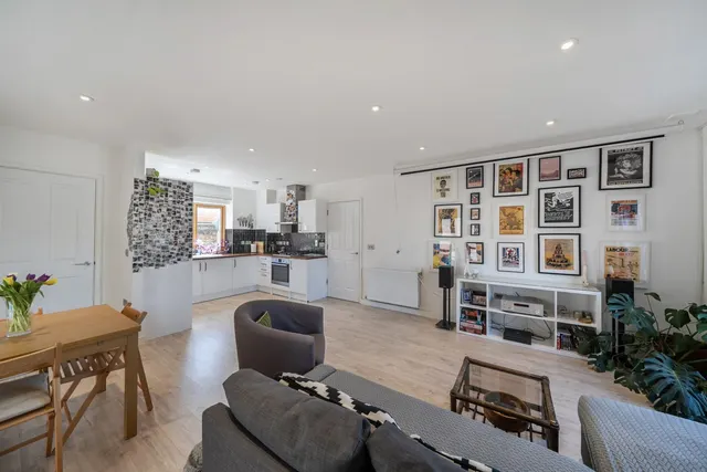 Hamlet Court, London, SE6, photo 1