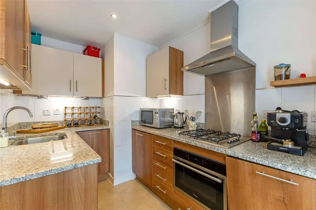 Photo 3 — Kelvedon Road, Fulham, London, SW6 5AS
