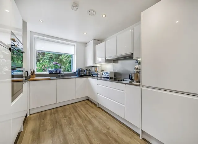 Reservoir Way, Willesden, NW10, photo 3
